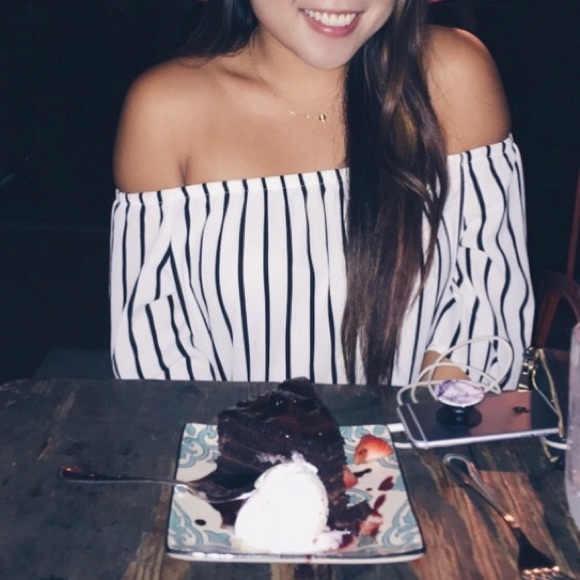 Black & white striped off the shoulder top - Picture 4 of 4